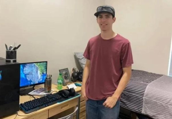 尚求100 特朗普谈柯克案枪手：本是个优秀的学生，但是在网上变得激进了